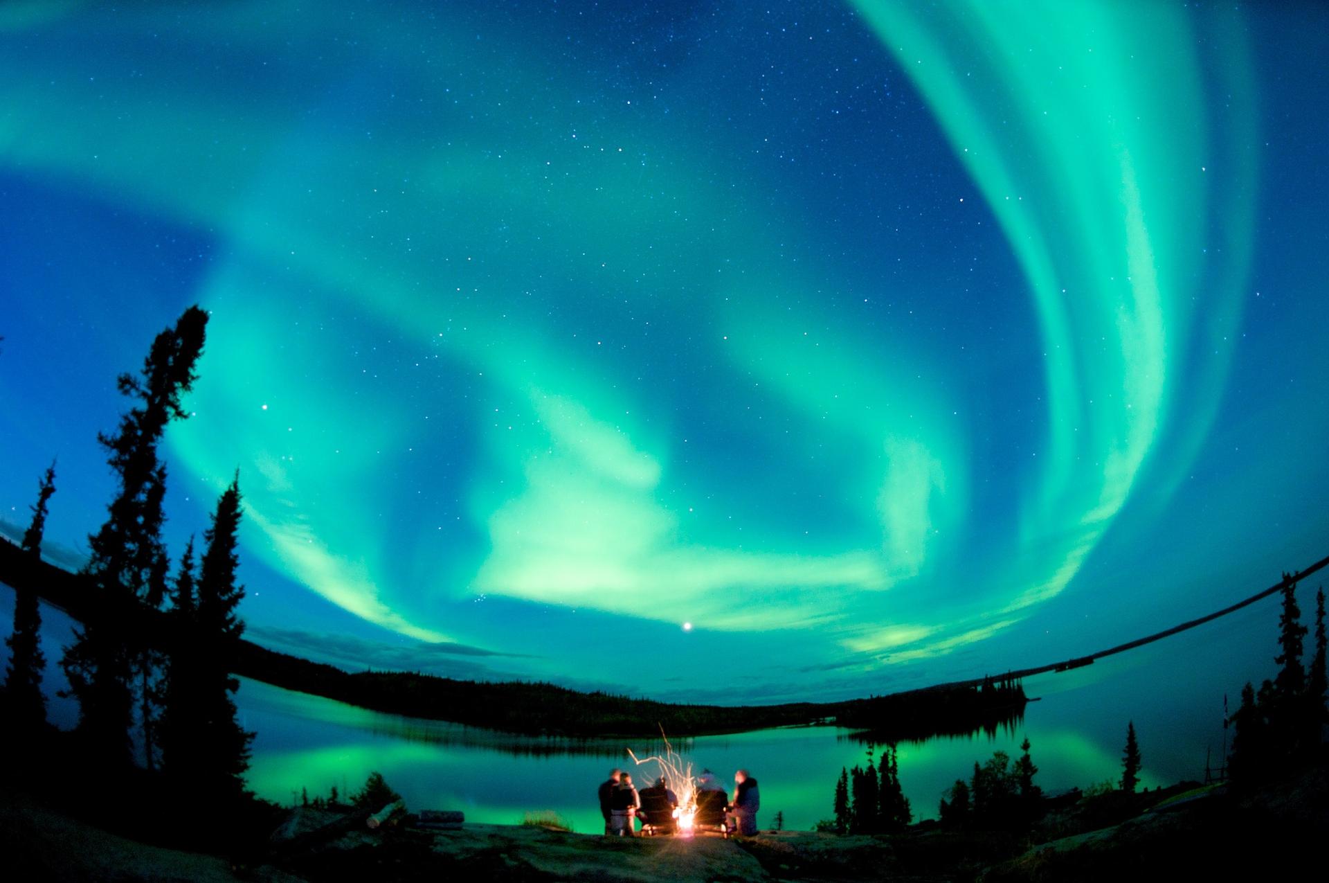 Experience the ultimate aurora at Blachford Lake Lodge