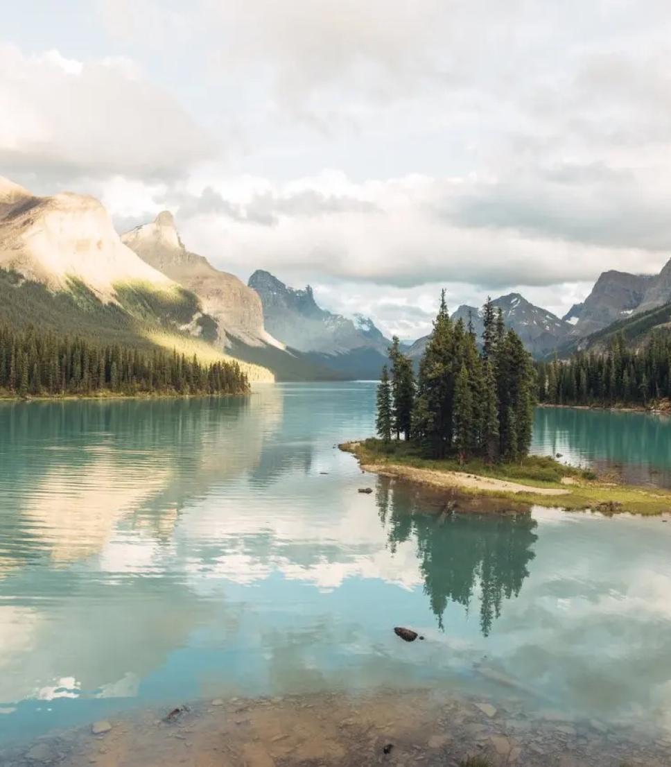 Lake Louise at the base of a mountain